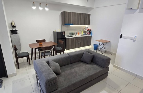 Petaling District Condo | Setia Alam Homestay - Quite High Floor Studio