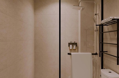 Duc Hoa Hotel | Seven Days Hotel