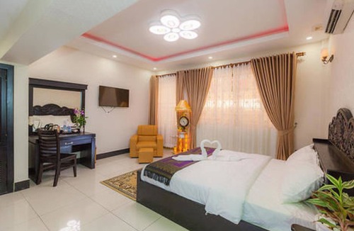 Sangkat Veal Vong Hotel | Seventh Heaven Hotel and High Bar