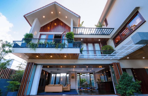 Tho Quang Beach Villa | Sila Mandala Villa - Luxurious 5-bedroom villa with WiFi, AC in fabulous Đà Nẵng