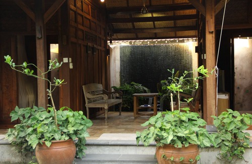 Timbulharjo House | Single Room, with shared dipping pool, in an Antique Bungalow