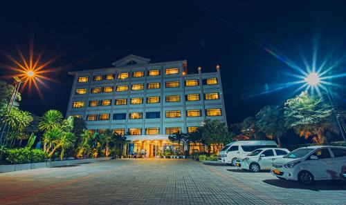 Vang Vieng Hotel | Sisombat Plaza Hotel