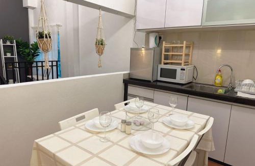 Historic George Town Apartment | Sky Family Suit