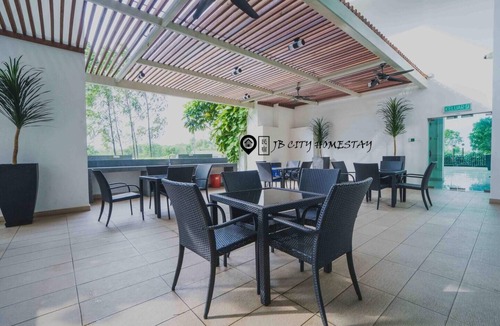 Setia Tropika Apartment | Sky Peak (9pax) ホームステイ @ JB City Homestay