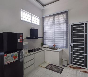 Pusat Komersil Lee Ling House | SL1 Home Matang