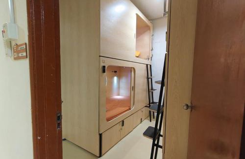 Central District Hotel | Sleepy Bear Capsule Hostel