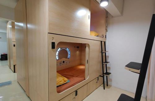 Central District Hotel | Sleepy Bear Capsule Hostel