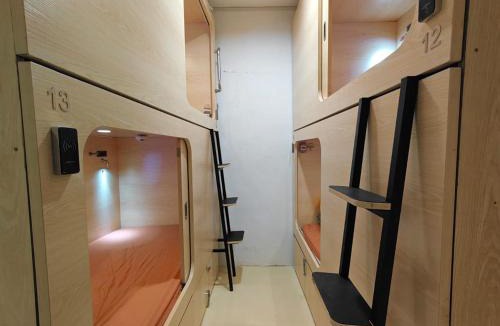 Central District Hotel | Sleepy Bear Capsule Hostel