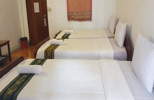 Siem Reap Bed & Breakfast | Smiley's Guesthouse : Triple Room- Airconditioning