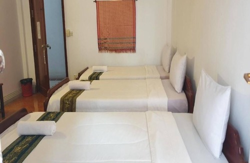 Siem Reap Bed & Breakfast | Smiley's Guesthouse : Triple Room- Airconditioning