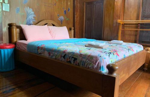 Uthai Thani House | SolarCell walking street Homestay - โซล่าเซลล์ถนนคนเดินโฮมสเตย์