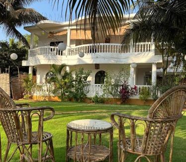 Arambol House | SOLS Backyard