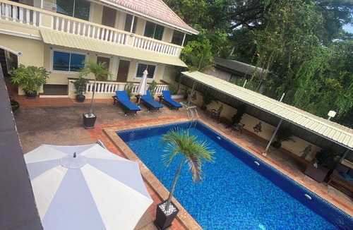 Siem Reap Hotel | Spacieuses Chambres climatisées dans magnifique villa avec piscine d'eau salée