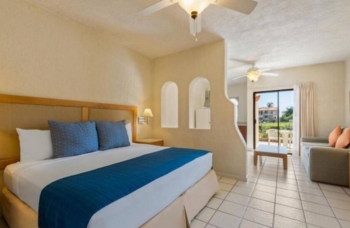 Campo de Golf Fonatur Hotel | Spacious 2BR Condo with Outdoor Pool