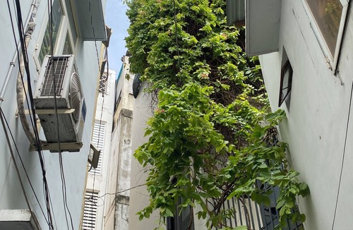 Bach Dang Riverside House | Spacious 3 bedrooms in Central HCMC - Kitchen, Balconyy & Family-Friendly