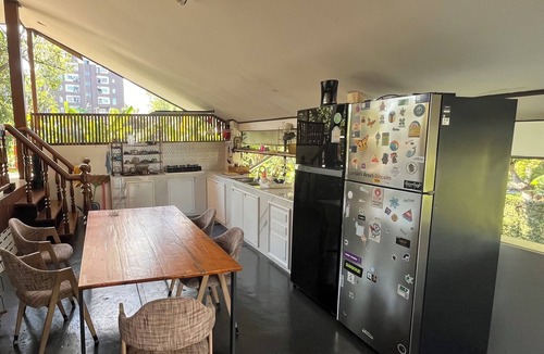 Chang Phueak House | Spacious 4-guest suite, private terrace & Aircon in prime location .