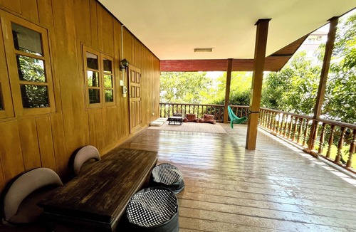Chang Phueak House | Spacious 4-guest suite, private terrace & Aircon in prime location .