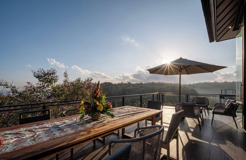 Jimbaran Villa | Spacious 5-bedroom villa in fabulous Bali with Seaview