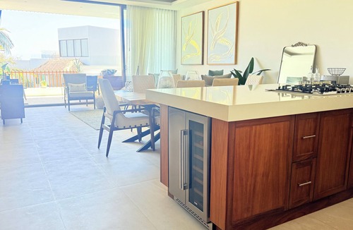 La Puntilla Apartment | Spacious 5-bedroom apartment in cool Cruz de Huanacaxtle with AC, WiFi