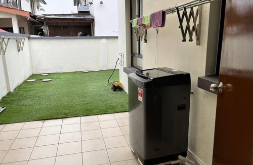 Bandar Baru Bangi House | Spacious 6BR Family Home Near Shops and Wi-Fi