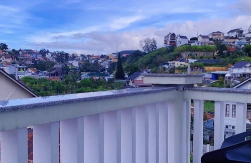 Da Lat Villa | Spacious 7BR-9BA villa in Da Lat 16 Guests peaceful Hills View.