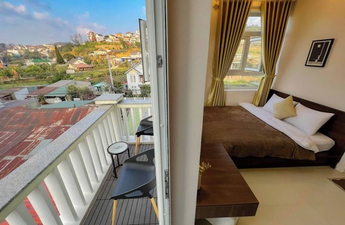 Da Lat Villa | Spacious 7BR-9BA villa in Da Lat 16 Guests peaceful Hills View.