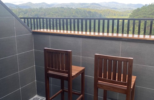 Bao Lam Villa | Spacious 8-bedroom villa with WiFi and AC in charming Lam Dong.