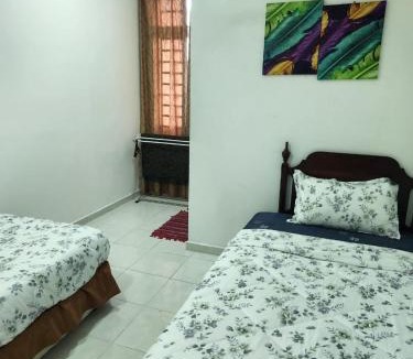 Kampung Telaga Batin Apartment | Spacious Family Homestay Near Airport & Beach