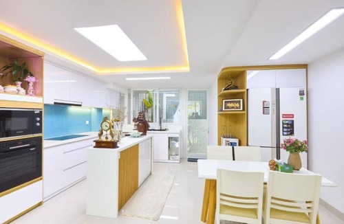Da Nang City Centre House | Spacious King Room with Garden View in the lovely center of Đà Nẵng