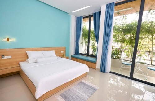 Da Nang City Centre House | Spacious King Room with Garden View in the lovely center of Đà Nẵng