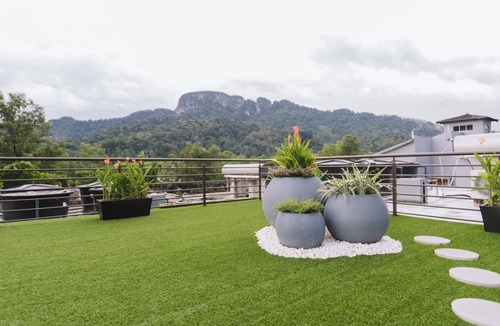 Taman Melawati Cottage | Spacious Luxury 6BR Home in Kemensah, KL