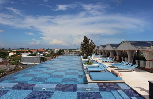 Nakula Apartment | Spacious Modern Suite with Free Minibar Items (T Sand Suite37)