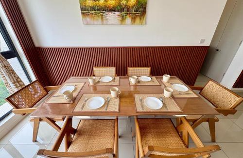 Putrajaya Apartment | Spacious Muji Homestay with IOI Mall & KL View