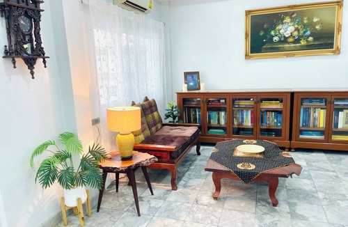 Anusawari House | Spacious 4-bedroom townhome in beautiful Krung Thep Maha Nakhon with WiFi, AC