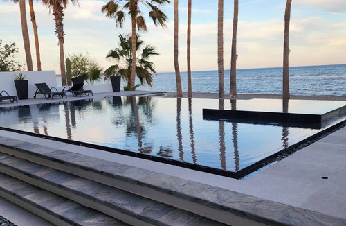 Loreto House | Spectacular Beachfront Hacienda in Loreto with pickleball court
