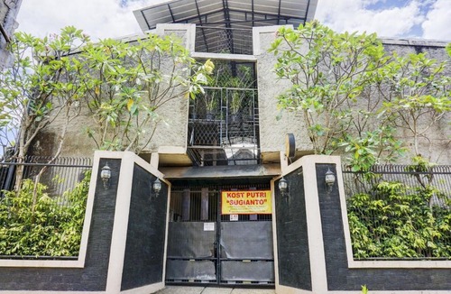 Depok Hotel | SPOT ON 90146 Sugianto Guesthouse Syariah