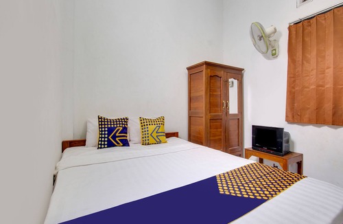 Demak Hotel | SPOT ON 91935 Hellena Guesthouse