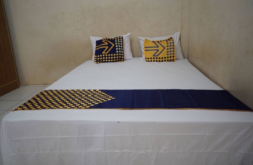 Genteng Hotel | SPOT ON 92860 Hunian 99