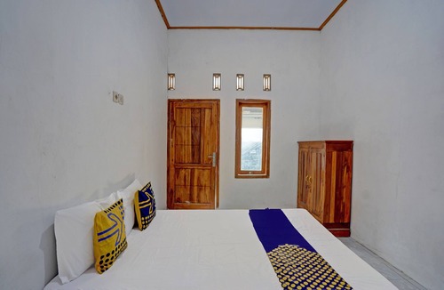 Prigen Hotel | SPOT ON 92906 Surya Indah Homestay Syariah