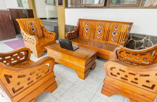 Surabaya Hotel | SPOT ON 93894 Jamil Homestay Syariah