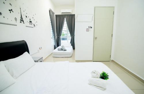 Bandar Sri Sendayan House | Sri Sendayan D'Tempat Matrix - Spacious Family Home for Up to 19 Guests