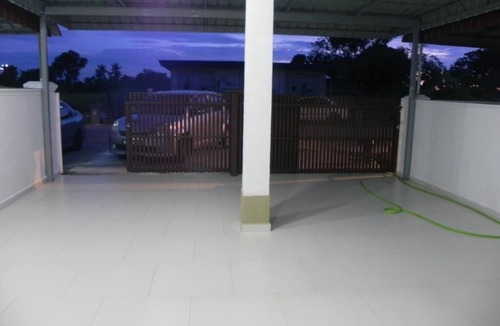 Taman Gadong Perdana House | Stay99 House 2 (max 14 pax)