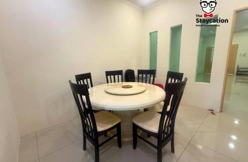 Kota Samarahan House | Staycation Homestay 83 Unigarden near Unimas