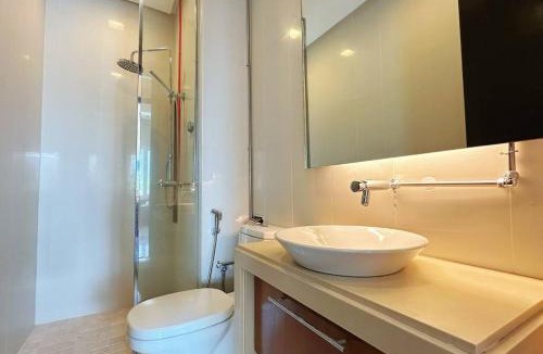 Seri Tanjung Pinang Apartment | Straits Quay Highest Floor PoolView Suite