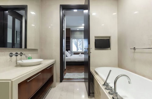 Seri Tanjung Pinang Apartment | Straits Quay Marina Suites Penang
