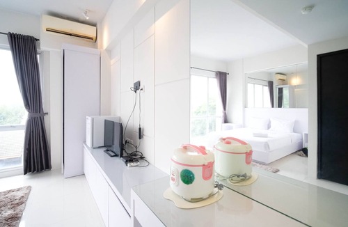 Darmo Apartment | Strategic And Comfy Studio (No Kitchen) At Grand Darmo Suite Apartment