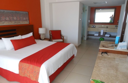 Flamingos Resort | Studio w/balcony Family Resort steps from the Beach-All-Inclusive is Extra