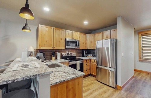 Ronald Apartment | Studio w/full kitchen wifi, & great location