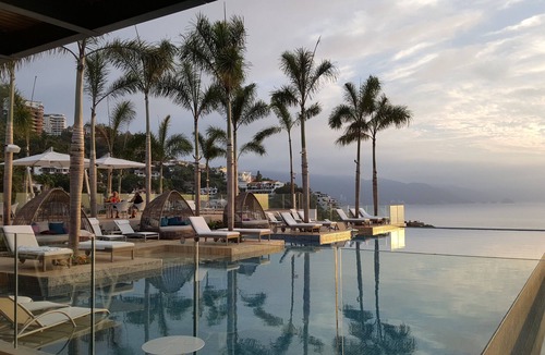 Amapas Condo | Stunning 3,100 Sf Ultra Luxury Beach-Front Condo, Corner Unit 4G Casa RonCarlo