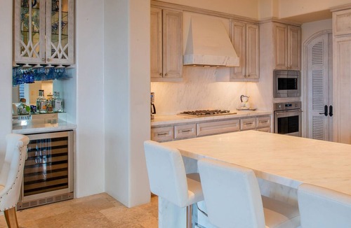 Palmilla Villa | Stunning 3-Bd Del Mar Villa, Swimmable Beach — Chef & Butler Included